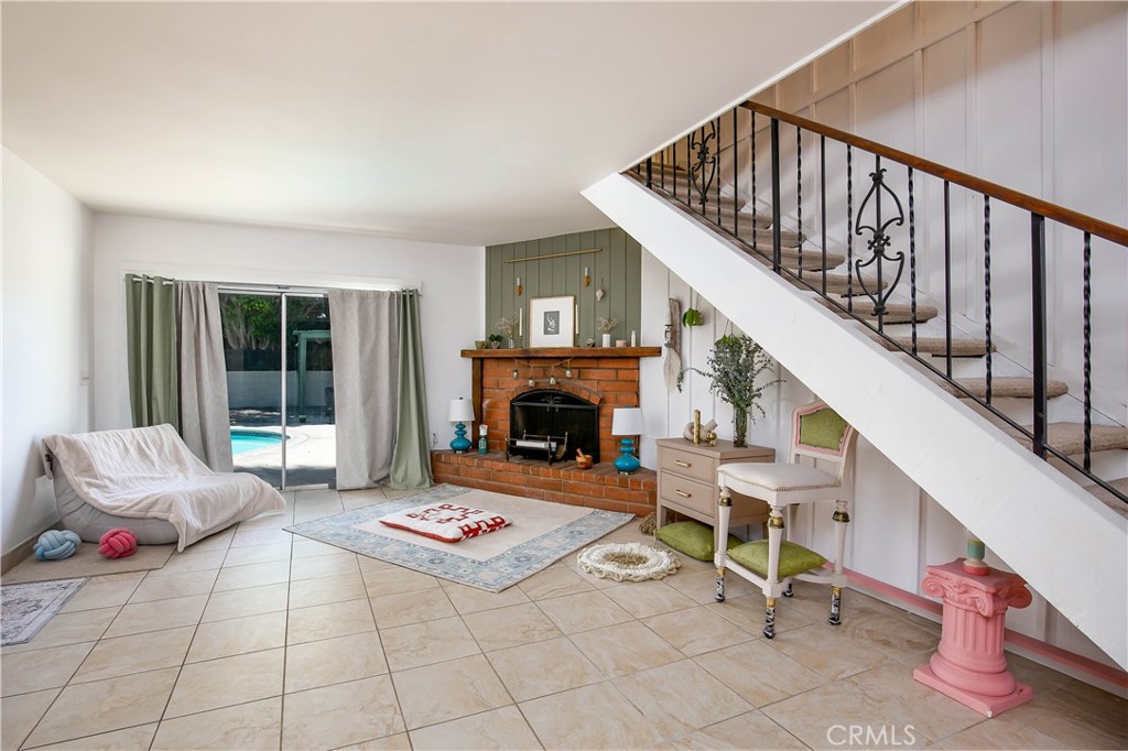 20748 Vose Property Photo 8