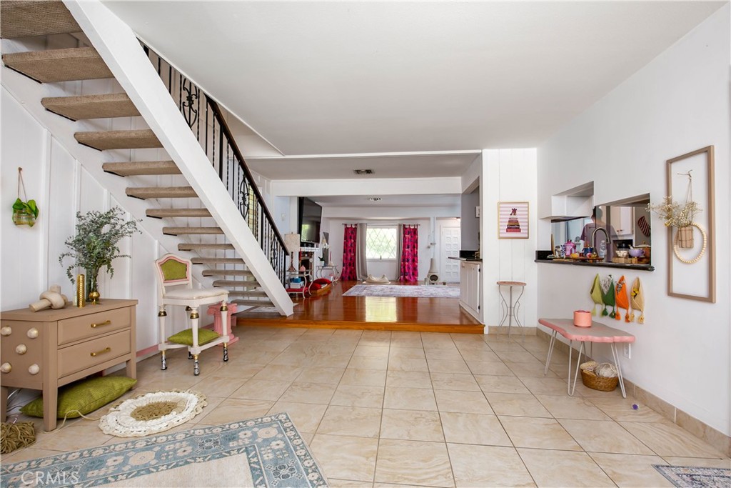 20748 Vose Property Photo 9