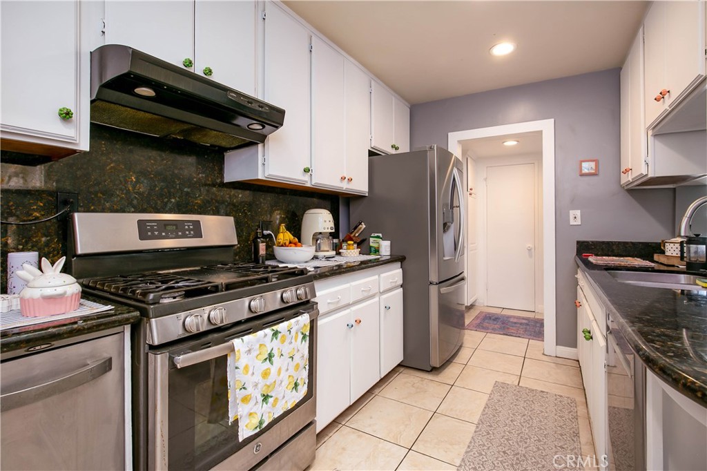 20748 Vose Property Photo 10
