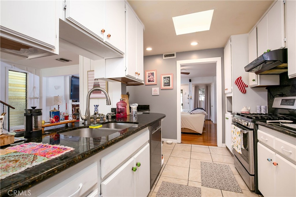 20748 Vose Property Photo 11