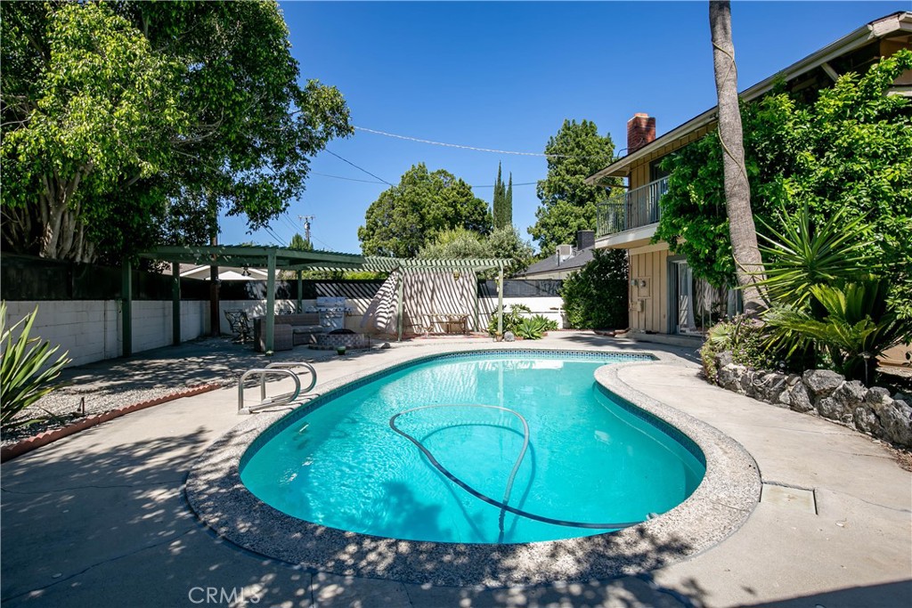 20748 Vose Property Photo 24