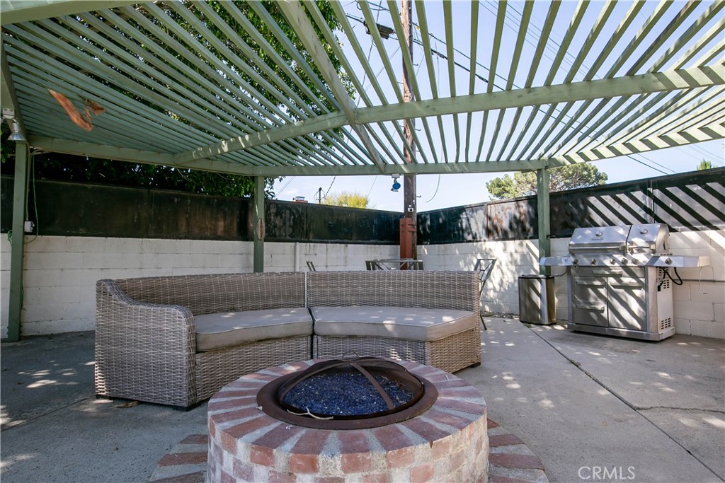20748 Vose Property Photo 25