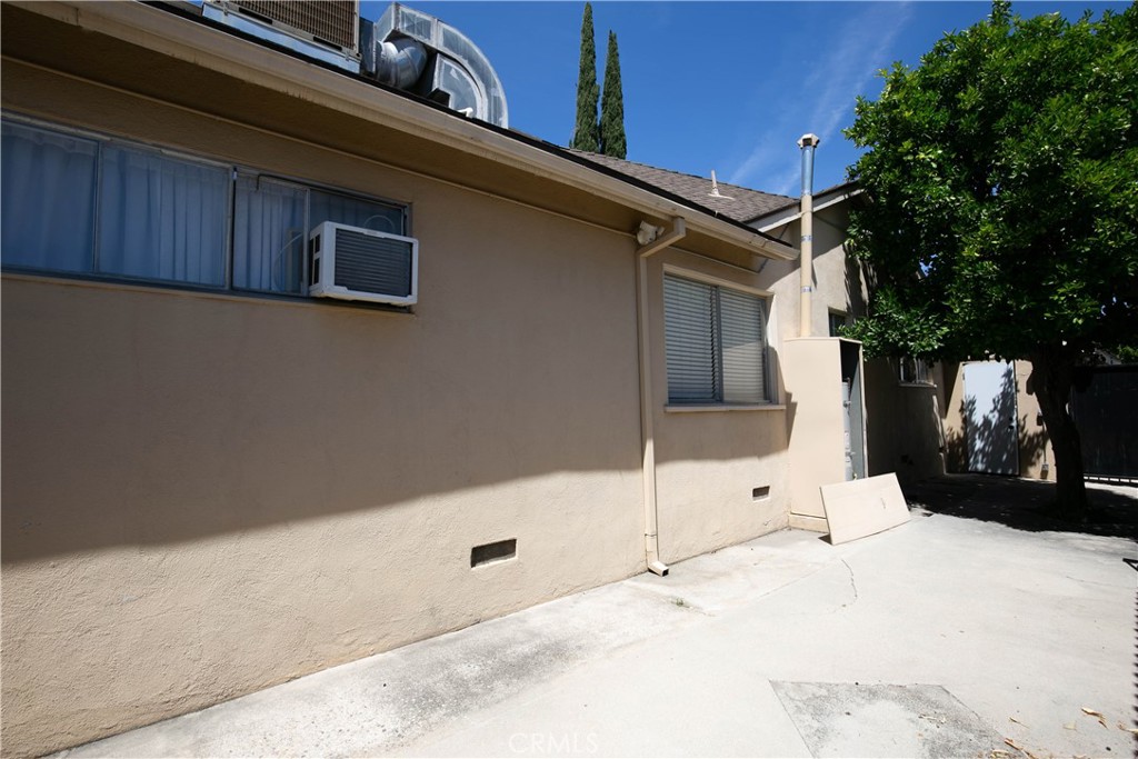 20748 Vose Property Photo 26