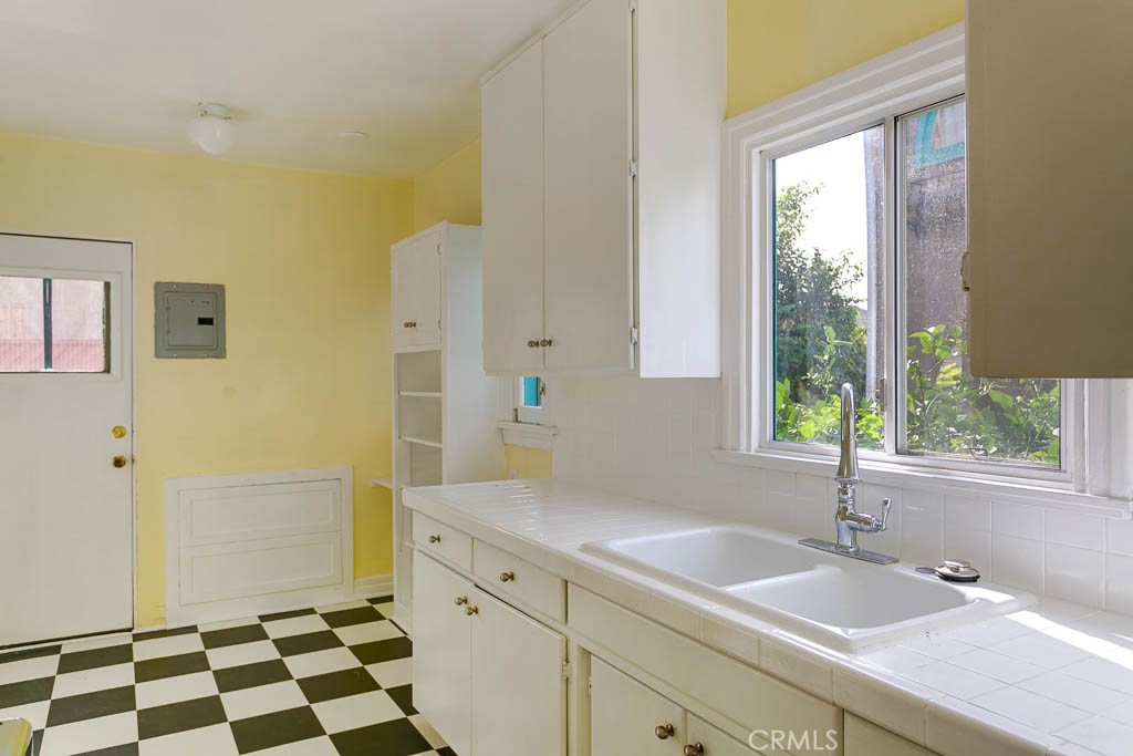 617 S Columbus Avenue A Property Photo 6