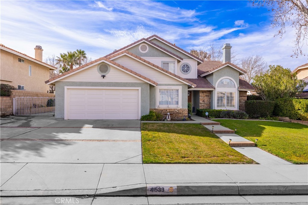 41539 Sandalwood Place Property Photo 2