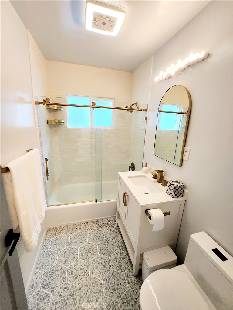 2353 Beach Avenue Property Photo 18