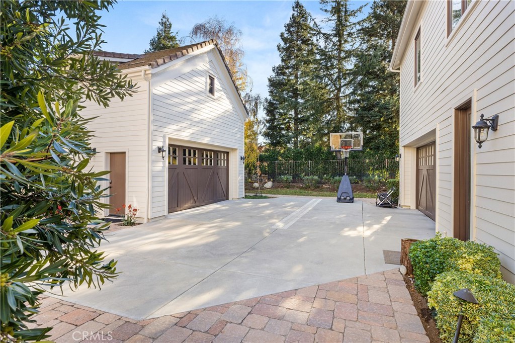 1005 Cheshire Hills Court Property Photo 17