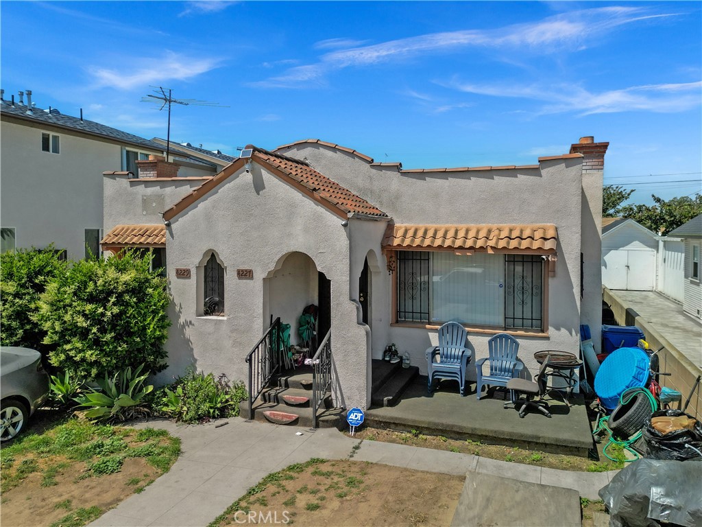 4227 Walton Avenue Property Photo 1