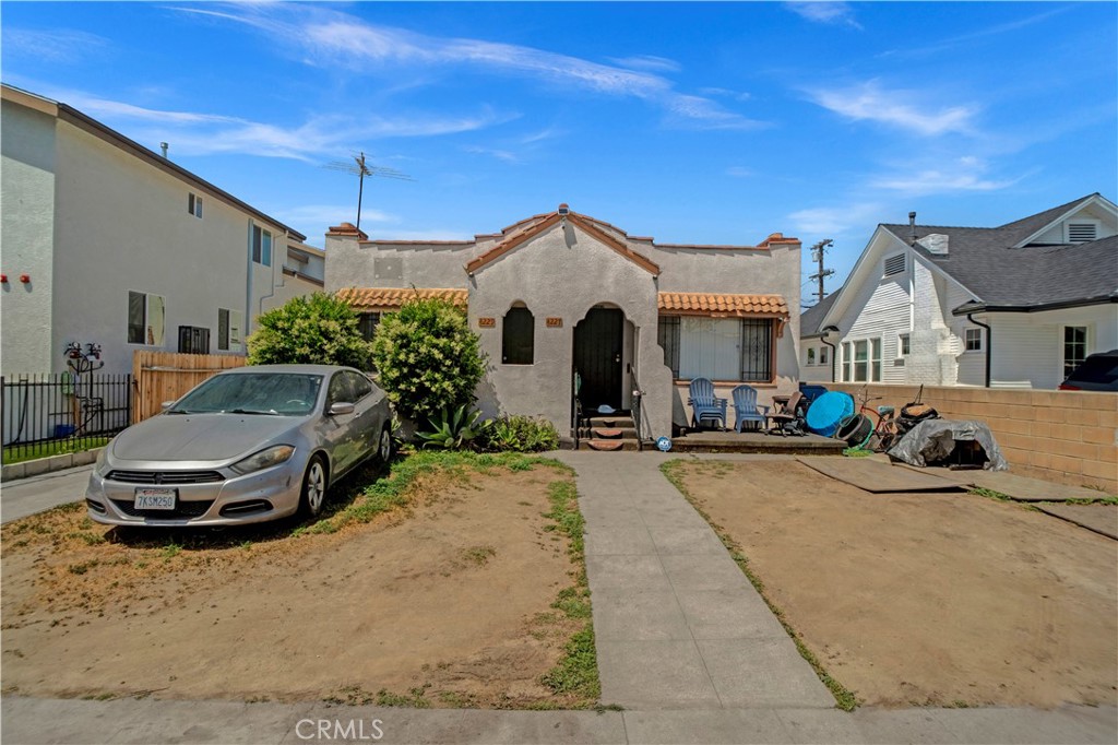 4227 Walton Avenue Property Photo 3