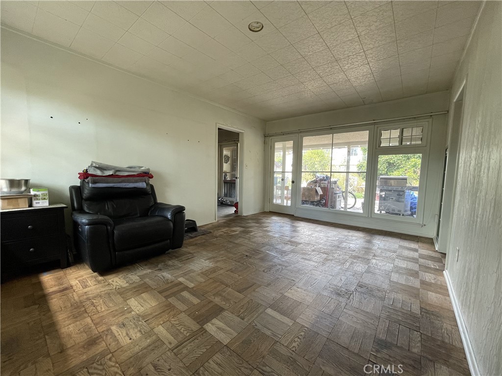 17435 Runnymede Street Property Photo 6