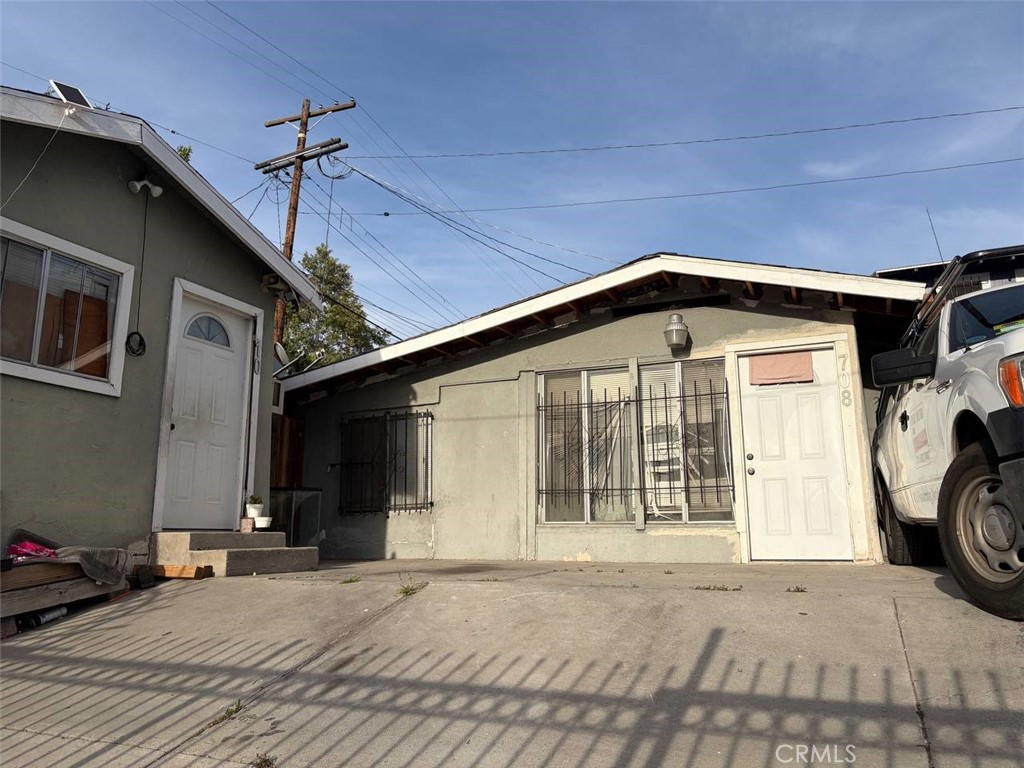 4917 Melrose Property Photo 3