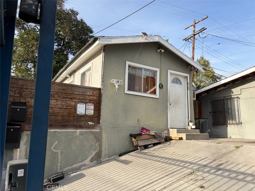 4917 Melrose Property Photo 4