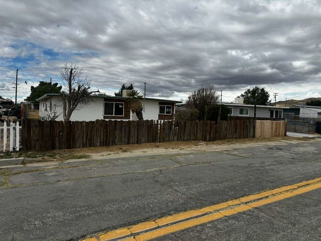 2859 Laurel Property Photo 2