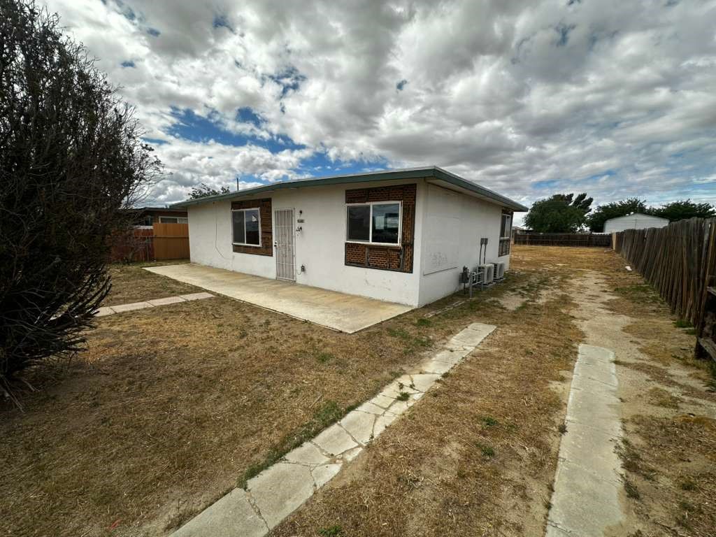 2859 Laurel Property Photo 4