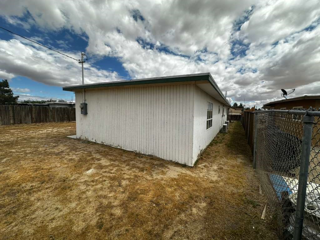 2859 Laurel Property Photo 24