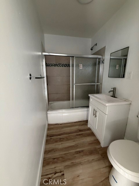 16817 1/2 Sherman Way Property Photo 3