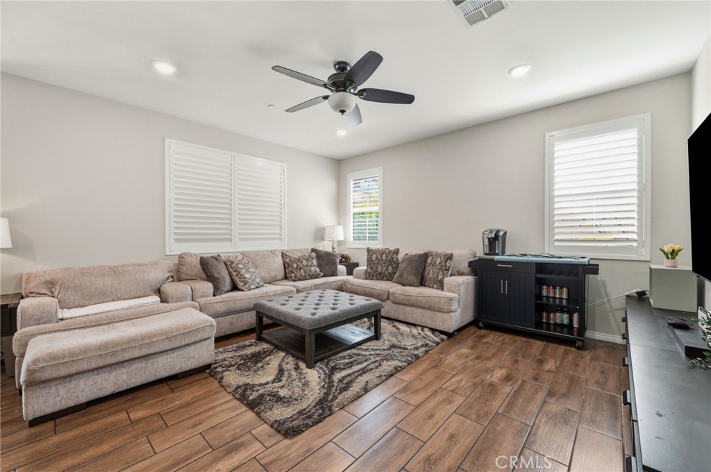 24208 Via Perla Property Photo 3