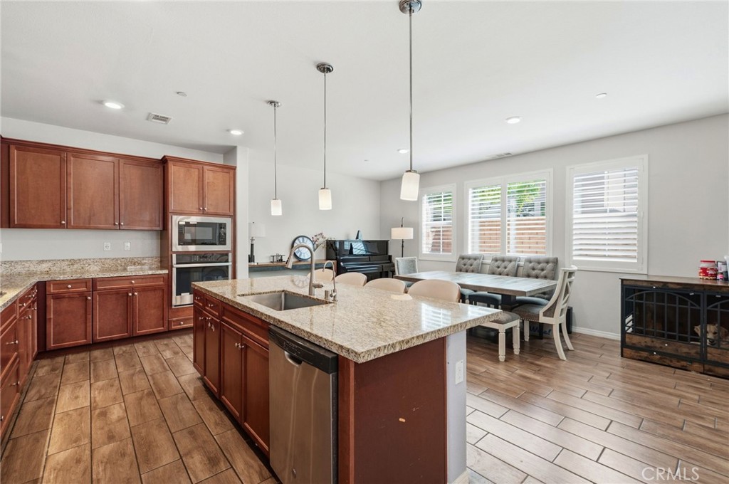 24208 Via Perla Property Photo 4