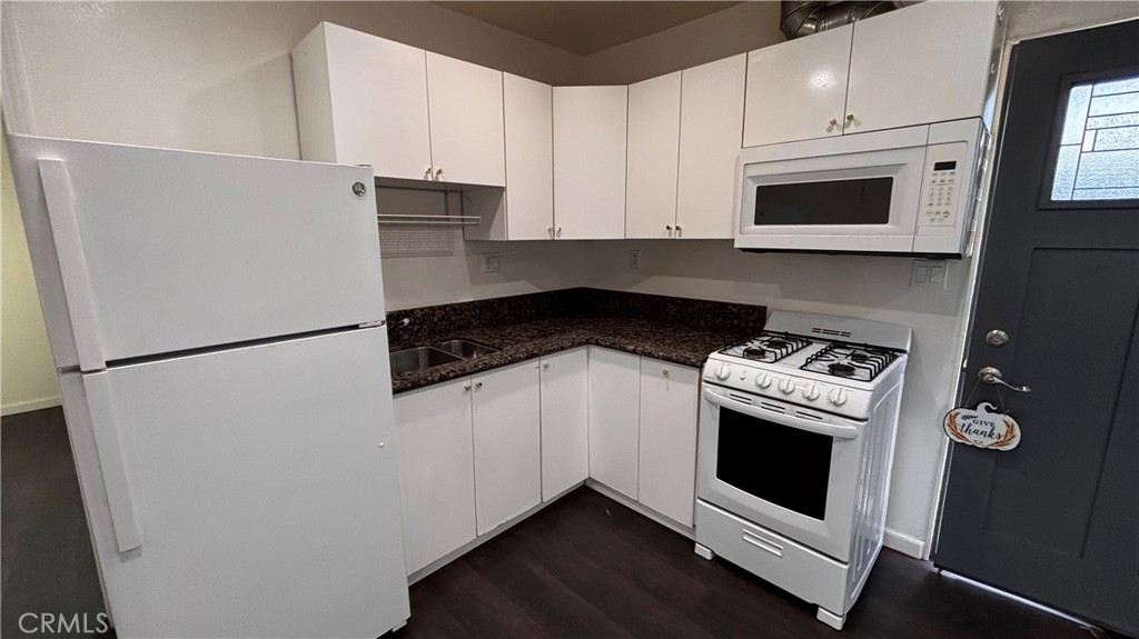 7922 Lindley Property Photo 5