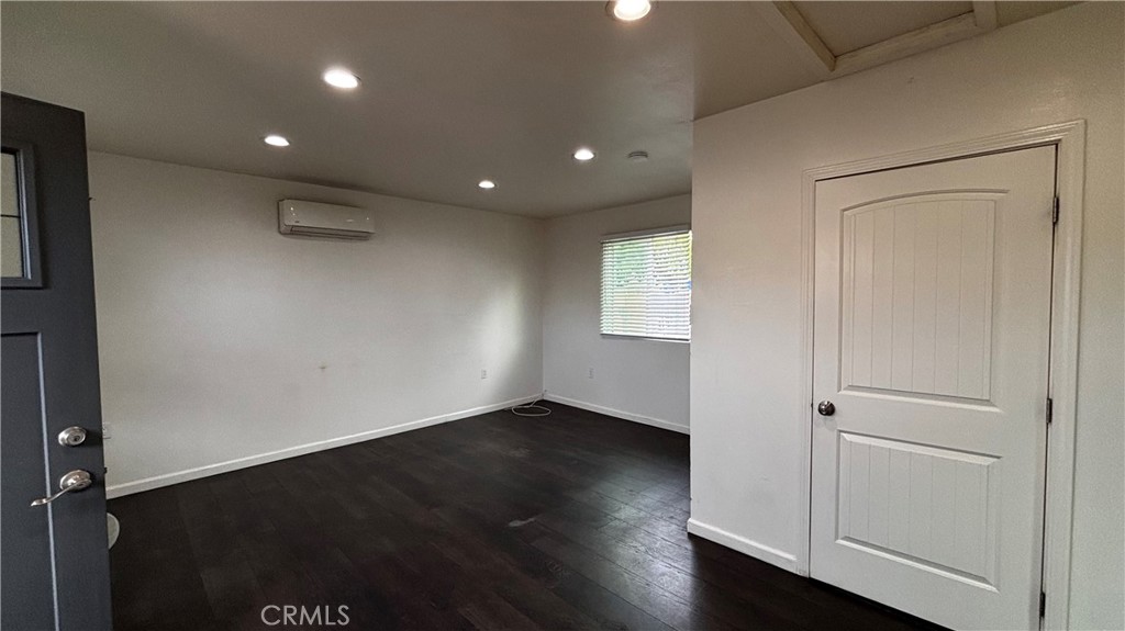 7922 Lindley Property Photo 6