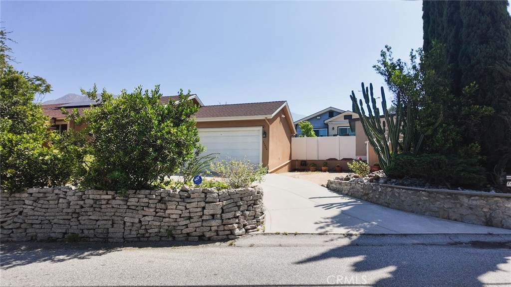 10424 Tujunga Canyon Property Photo 2