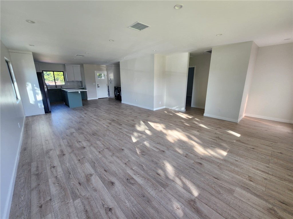 9033 Lindley Avenue Property Photo 5