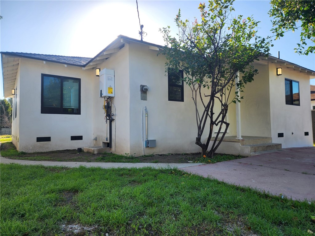 9033 Lindley Avenue Property Photo 10