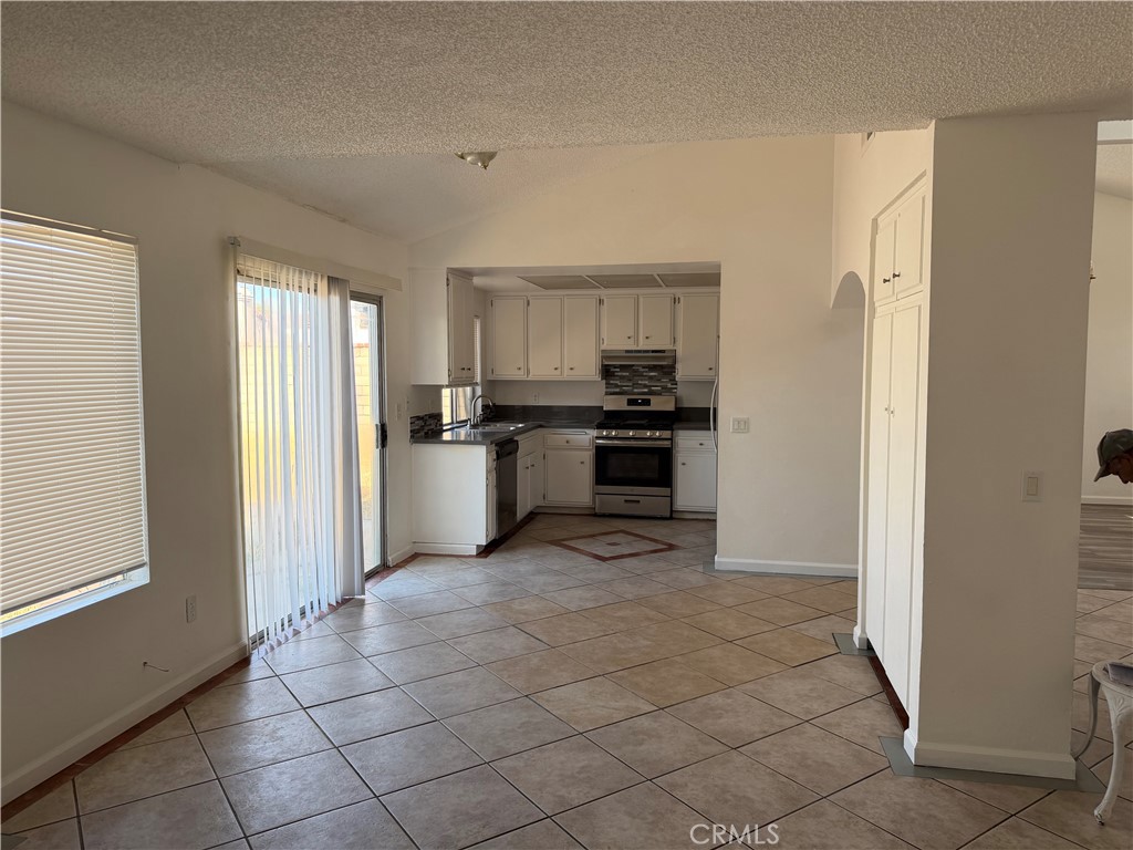 1715 Boysenberry Way Property Photo 6