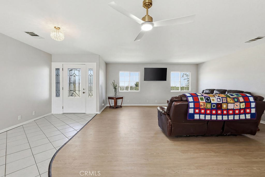 7624 E Avenue U Property Photo 10