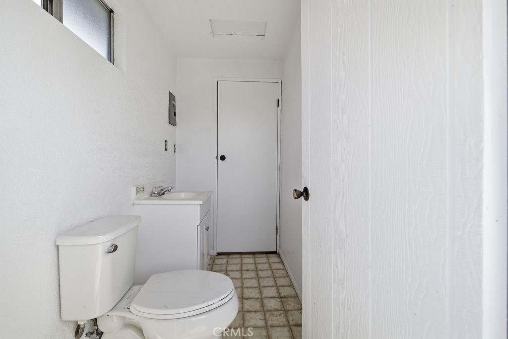7624 E Avenue U Property Photo 28