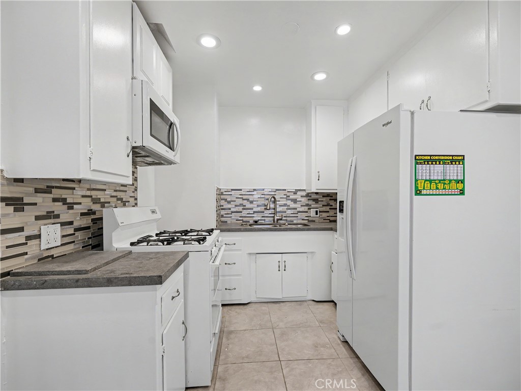 1037 N Curson 2 Property Photo 12