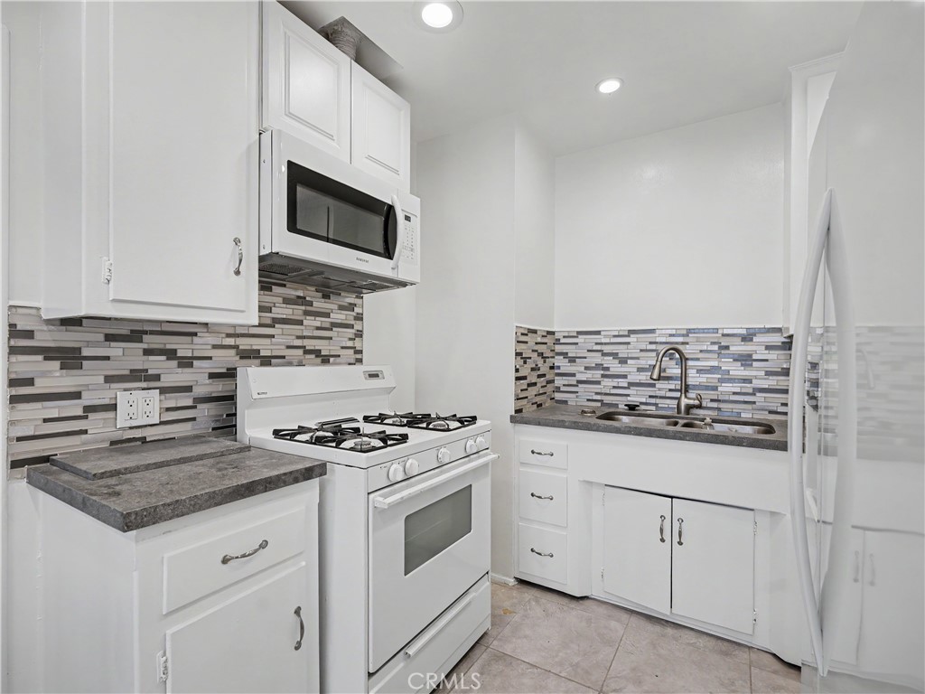 1037 N Curson 2 Property Photo 13