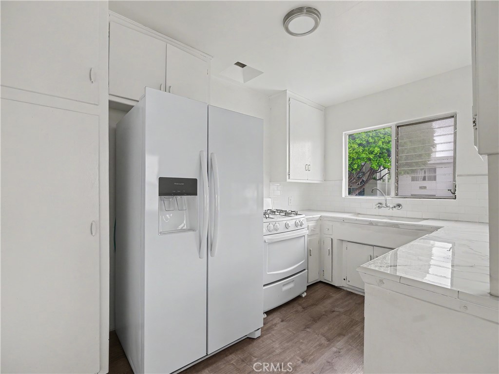 1037 N Curson 7 Property Photo 15