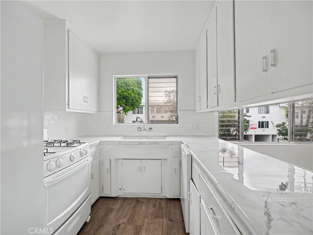 1037 N Curson 7 Property Photo 16