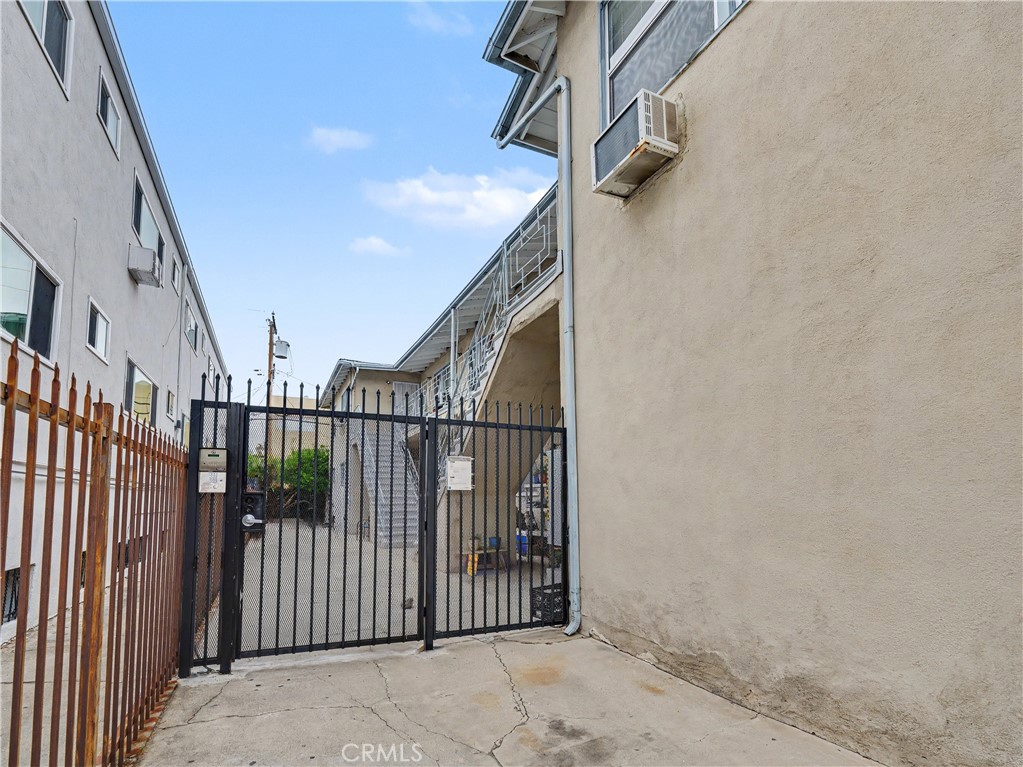 1037 N Curson 7 Property Photo 29