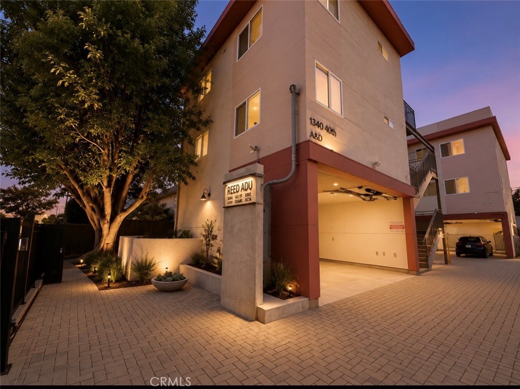 1210 1/2 Fedora Street Property Photo 1