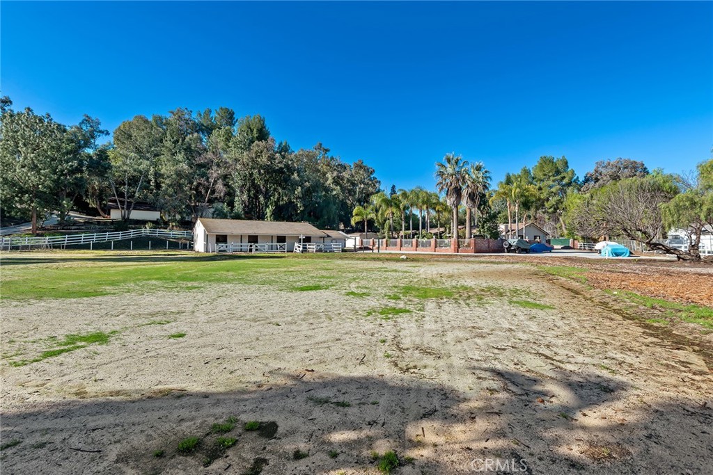 5546 Paradise Valley Road Property Photo 6