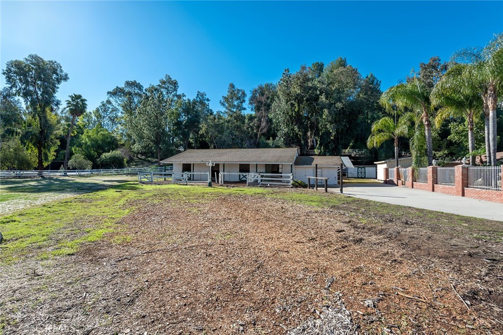 5546 Paradise Valley Road Property Photo 9