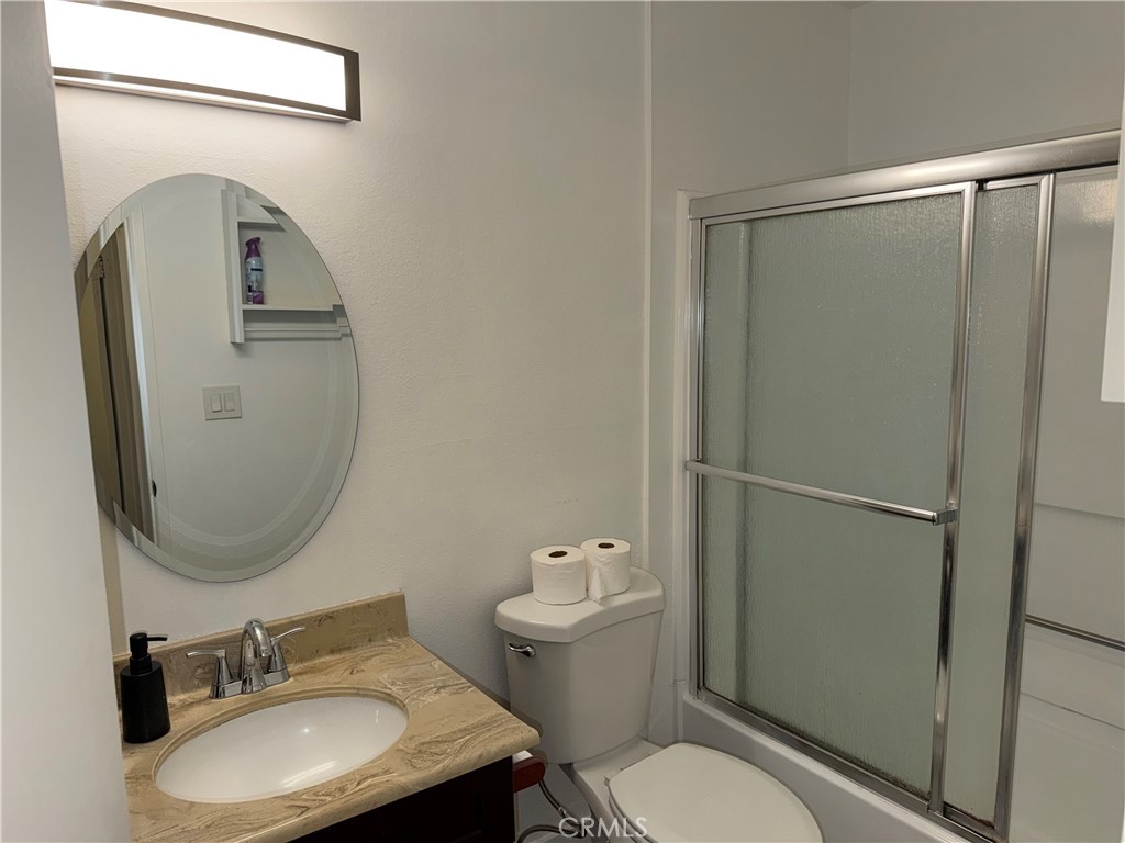 22330 Victory Boulevard 803 Property Photo 16