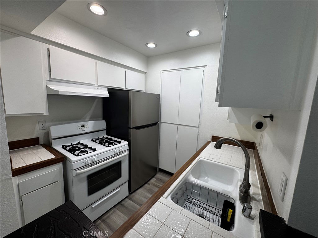 22330 Victory Boulevard 803 Property Photo 17