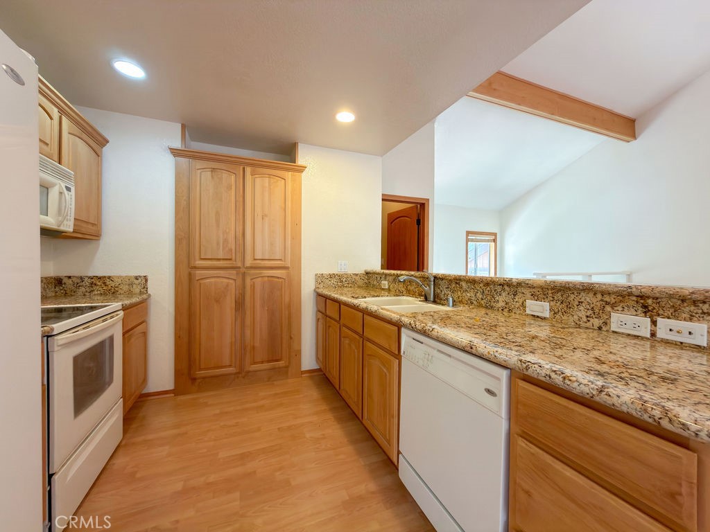 15908 Edgewood Property Photo 5