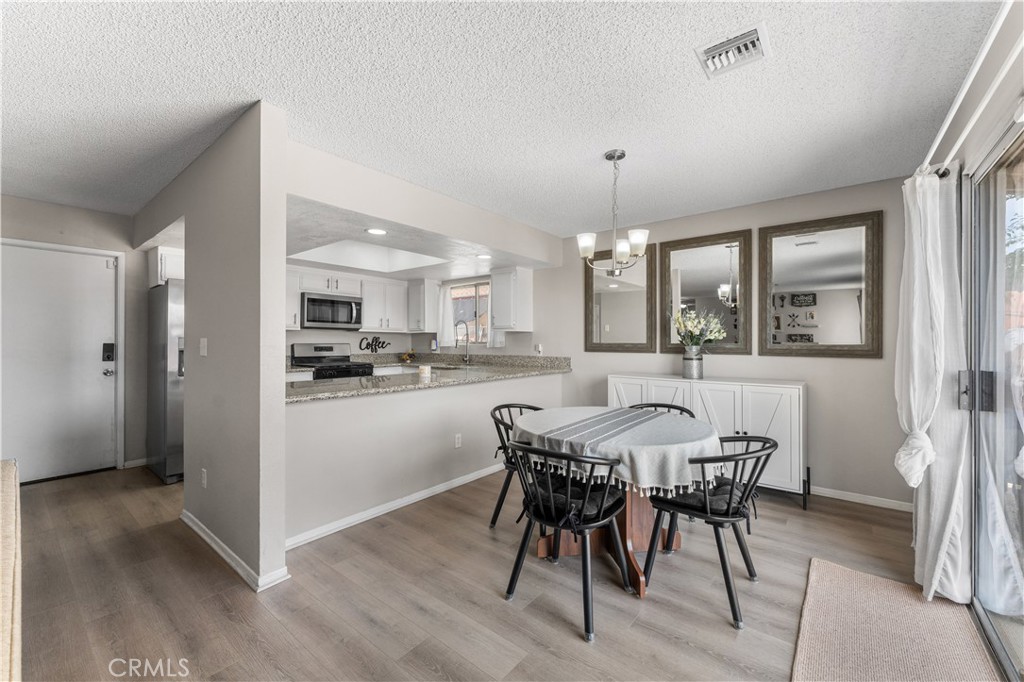 3472 Roxbury Property Photo 8