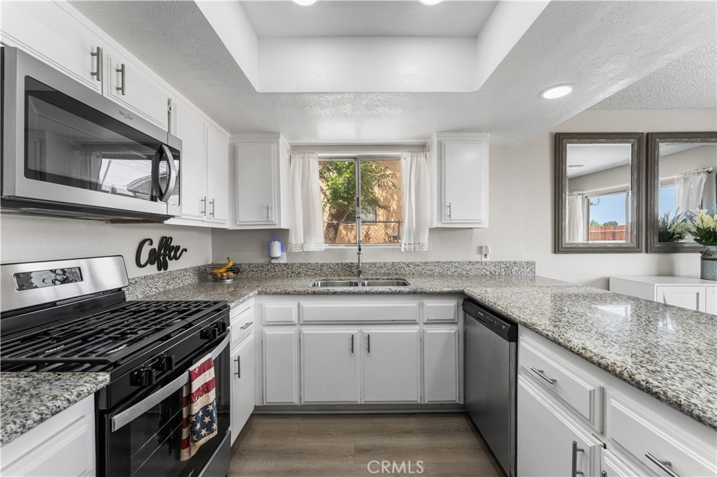 3472 Roxbury Property Photo 10