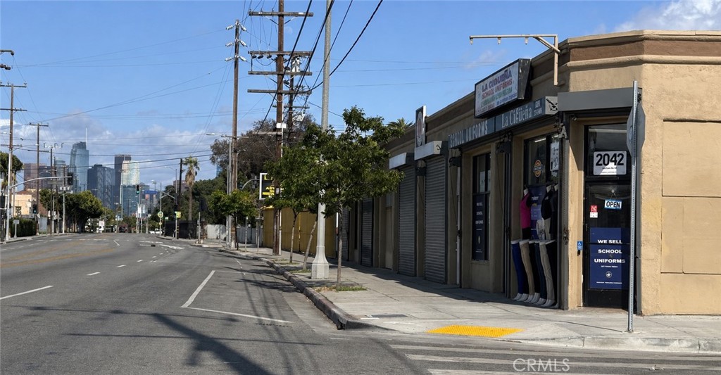 2030 - 2042 Venice Property Photo 3