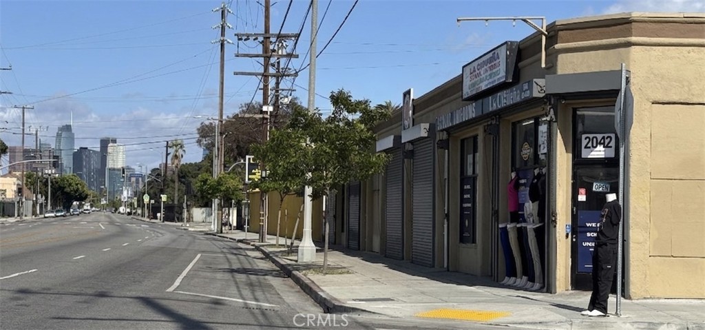 2030 - 2042 Venice Property Photo 4