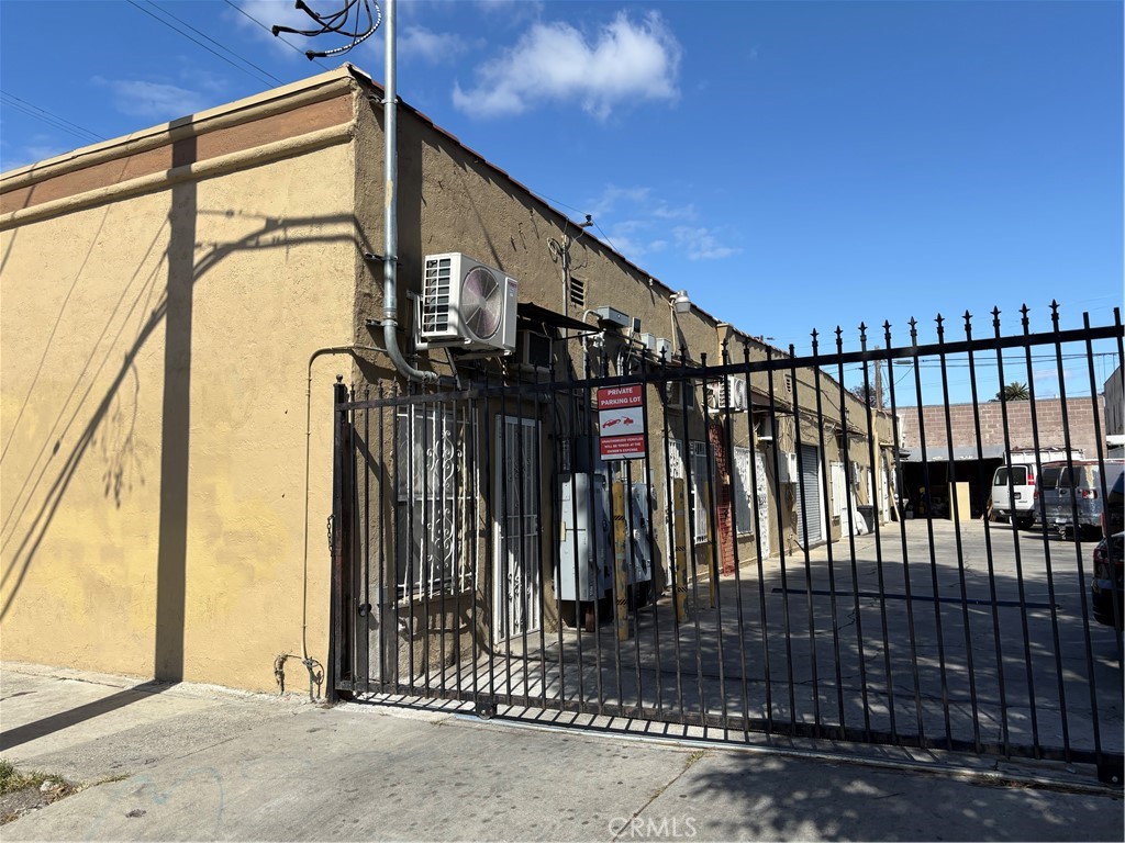 2030 - 2042 Venice Property Photo 10