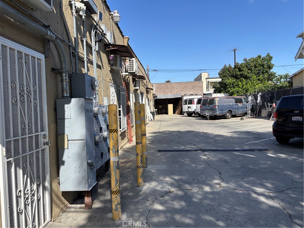 2030 - 2042 Venice Property Photo 12