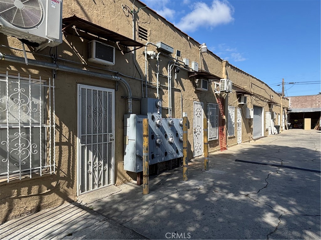 2030 - 2042 Venice Property Photo 13