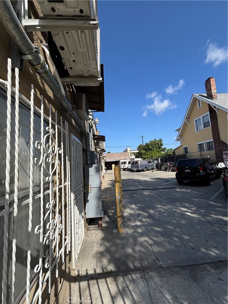 2030 - 2042 Venice Property Photo 15