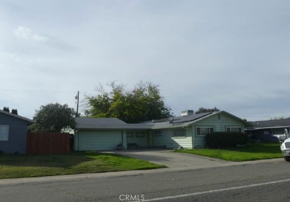 1150 E 22nd Property Photo 3